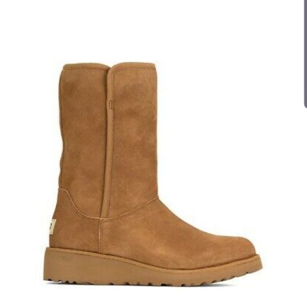 UGG amie 6 BRAND NEW IN BOX